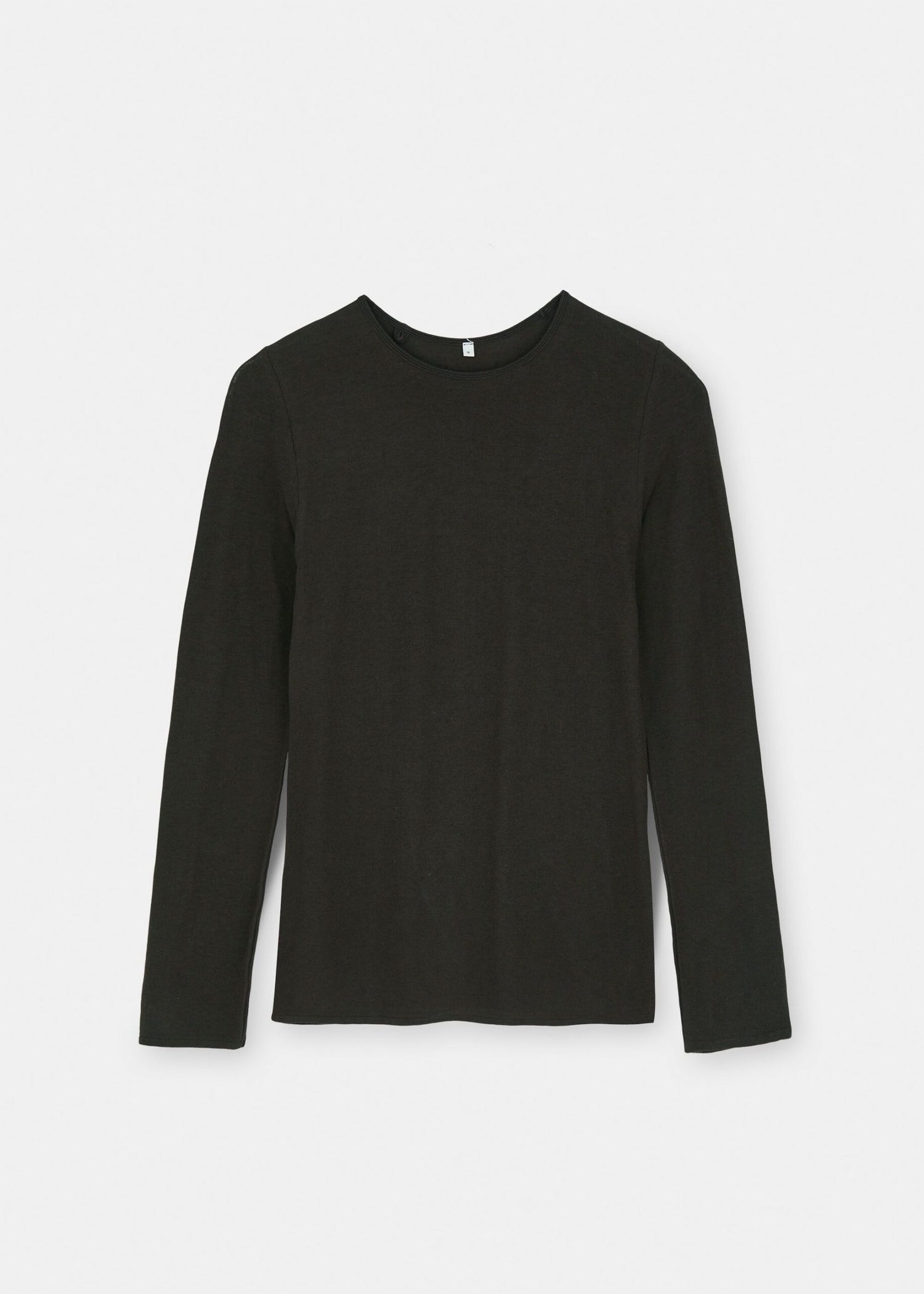 En mørkegrøn langærmet T-shirt ligger fladt på en hvid baggrund. T-shirten har en rund hals og lige ærmer.