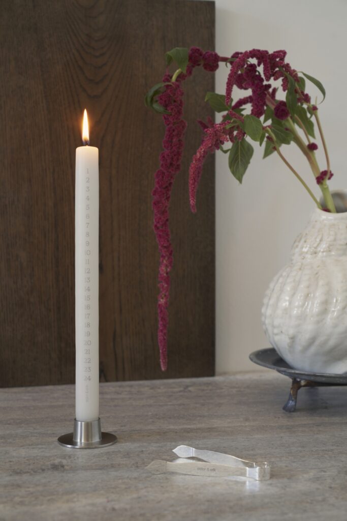 Ester & Erik Kalenderlys | Cylindrisk lys 28cm | No. 06 'Ivory'