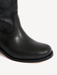 Dico Copenhagen Ann Gaucho Boot | Escovado Leather Charcoal Black