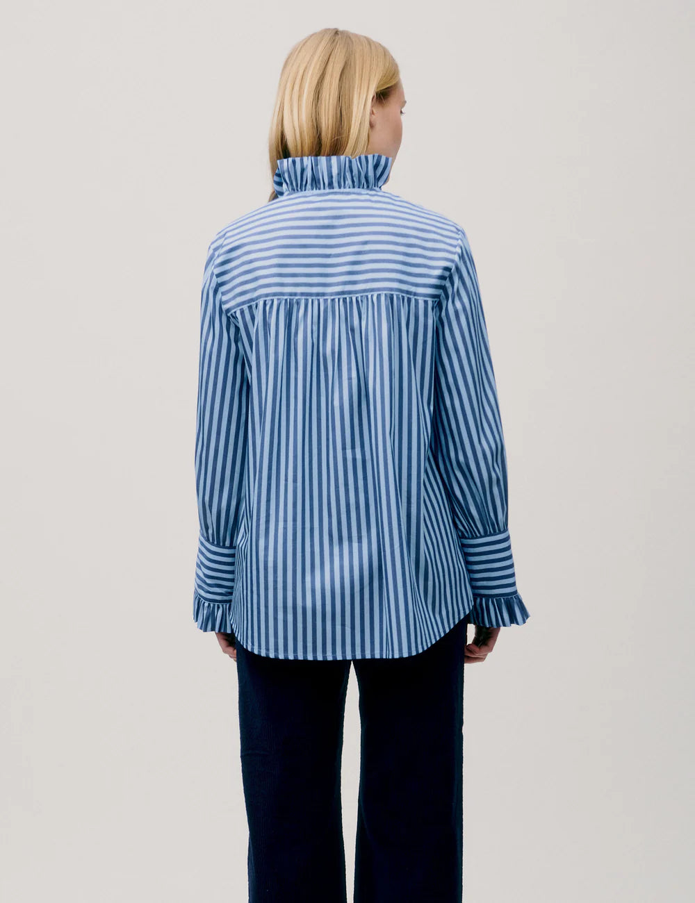 APOF Annemonne Blouse | Blue Stripe | Skjorte med sidelommer & flæser