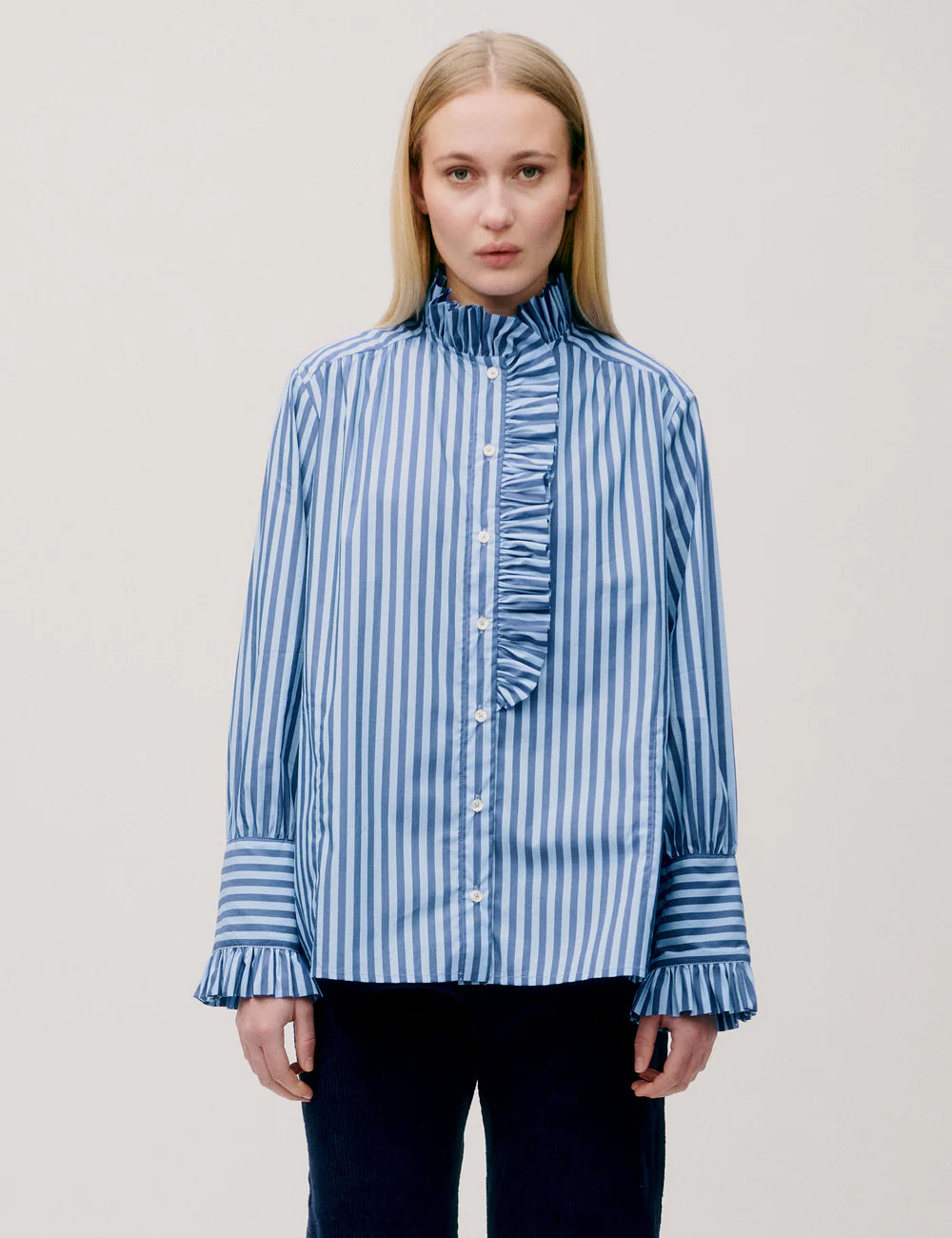 APOF Annemonne Blouse | Blue Stripe | Skjorte med sidelommer & flæser