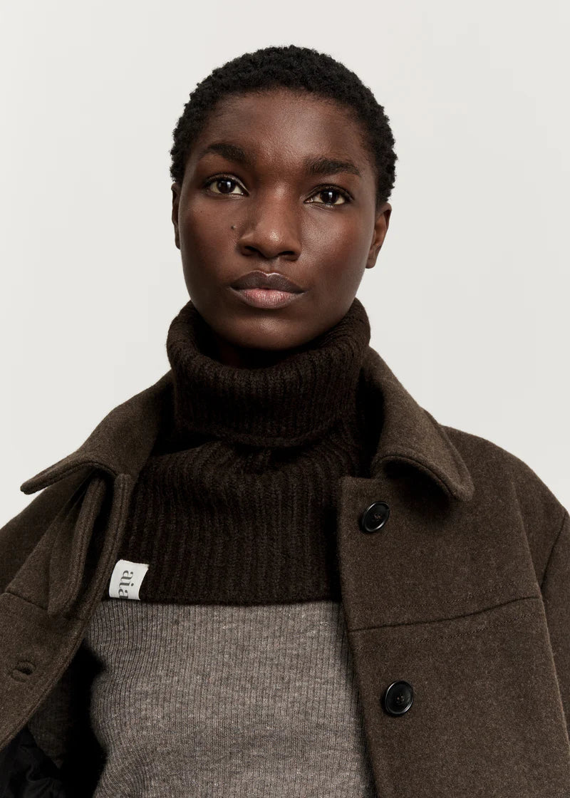 Aiayu Nellie neck varmer | Pure Chocolate