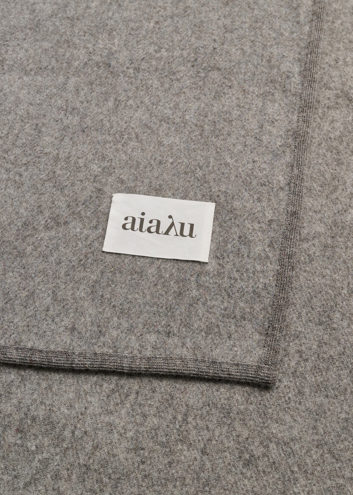 Aiayu Edvin Wool Throw | Pure Grey | Uldtæppe 150 x 180 cm.