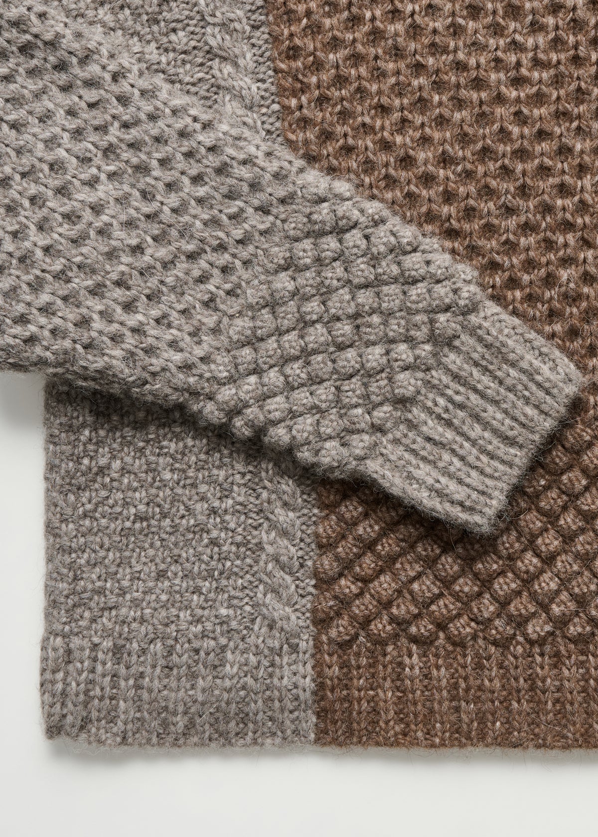 Aiayu Justina sweater – llama wool | Mix Pure Grey | Håndstrikket i Lama Uld