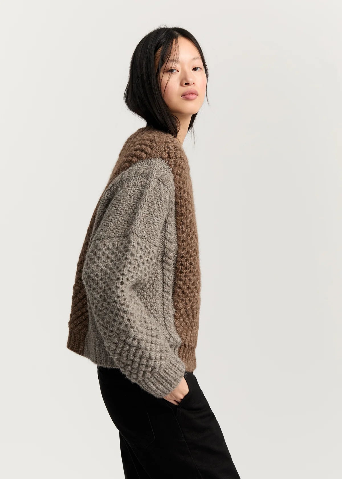 Aiayu Justina sweater – llama wool | Mix Pure Grey | Håndstrikket i Lama Uld