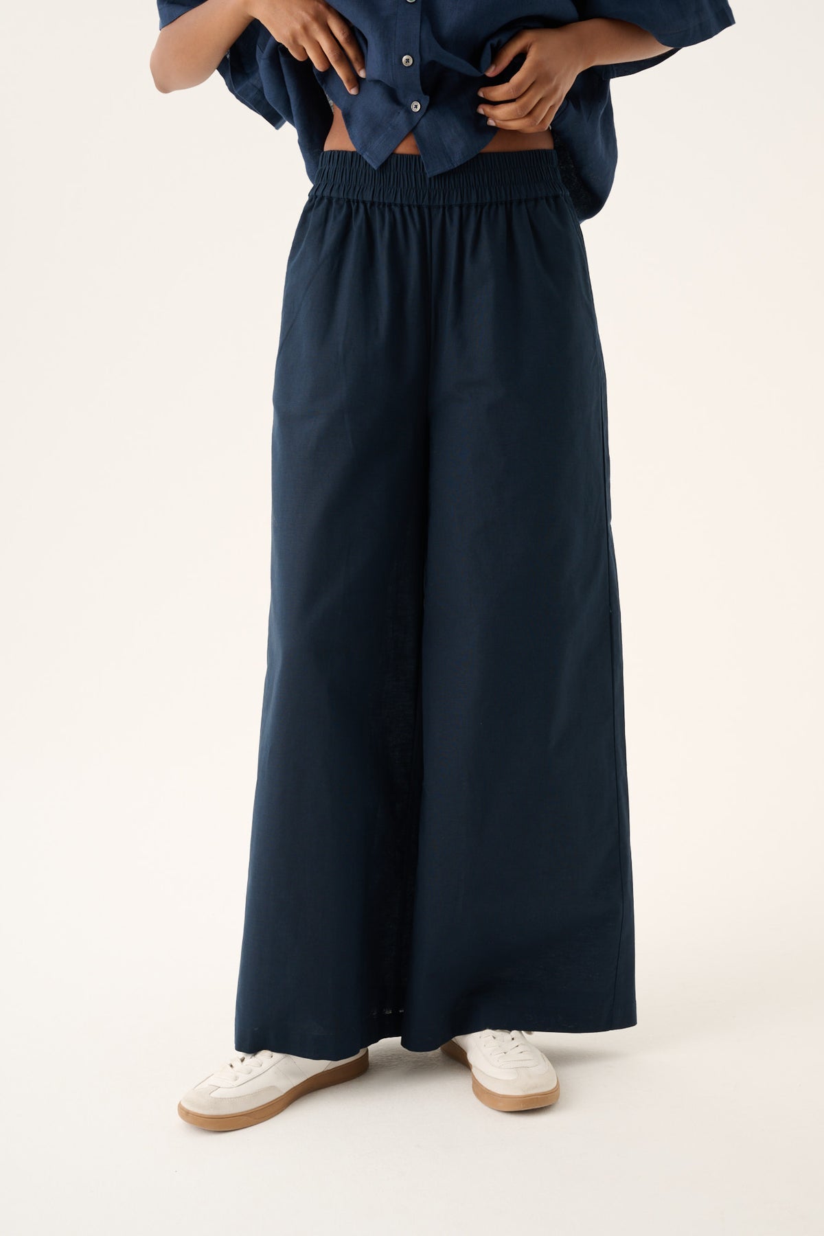 Pandora Light Linen Solid Pants | Ink Blue