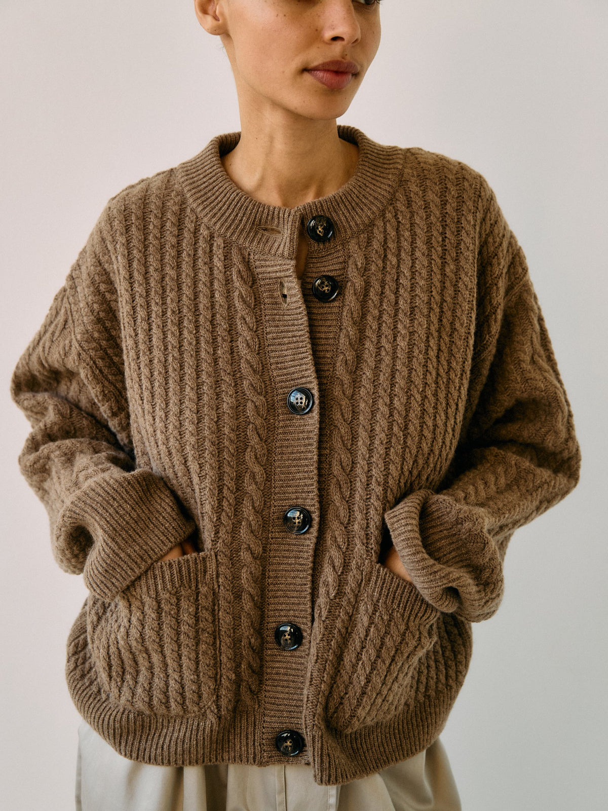 Proem Parades Gertrud Cable Cardigan | Coffee Melange