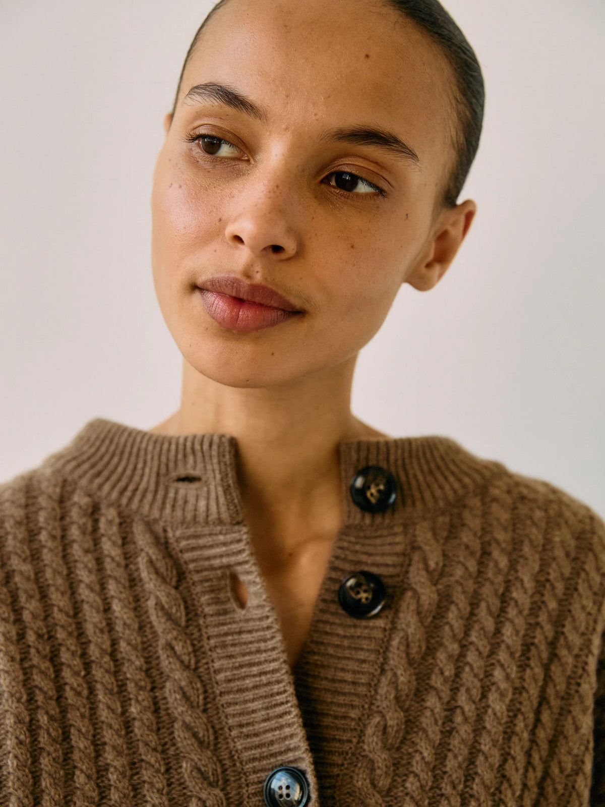 Proem Parades Gertrud Cable Cardigan | Coffee Melange