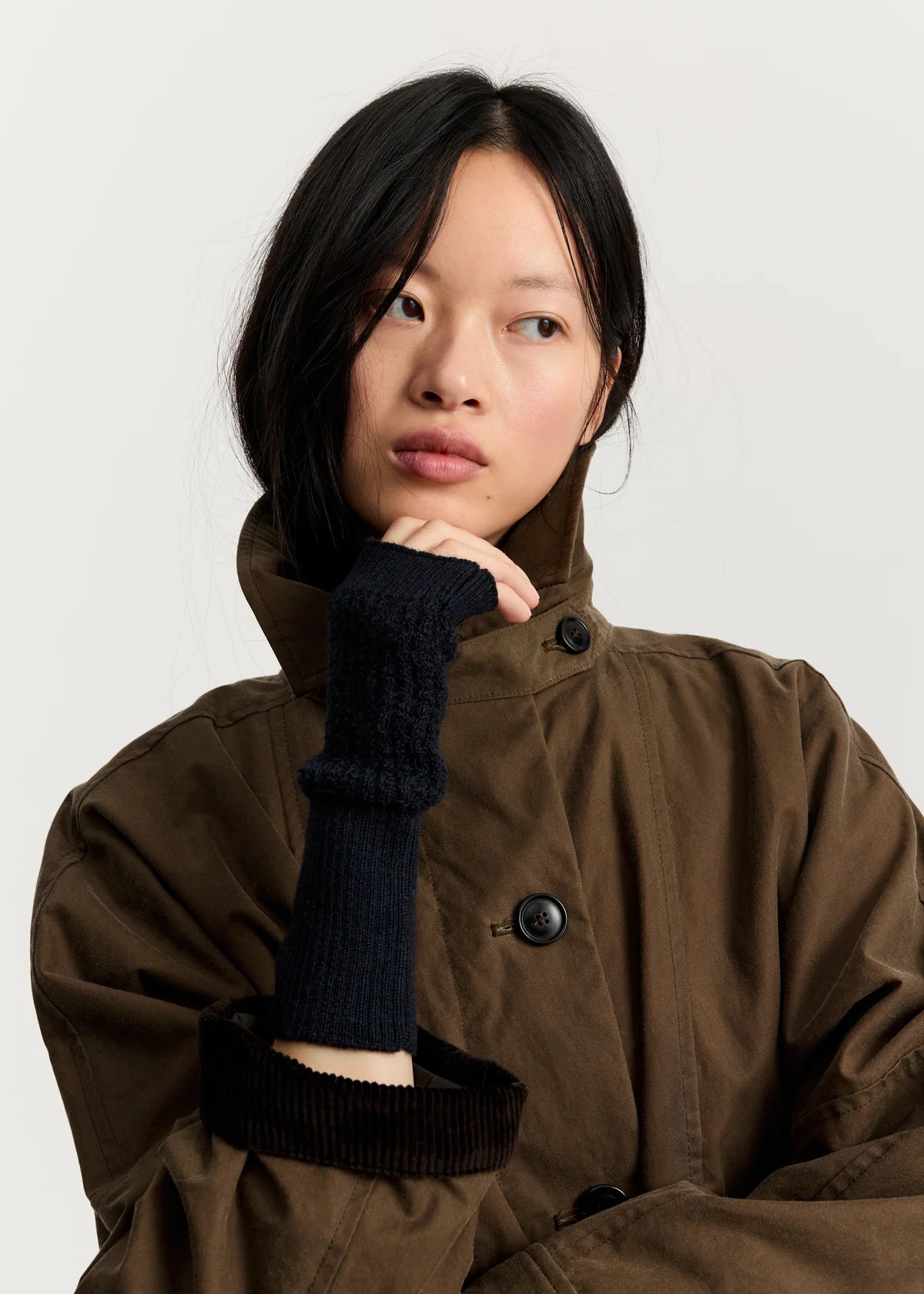 Aiayu Sandy Mittens - Pure Ilama | Black Navy | Fingerløse vanter i lamauld