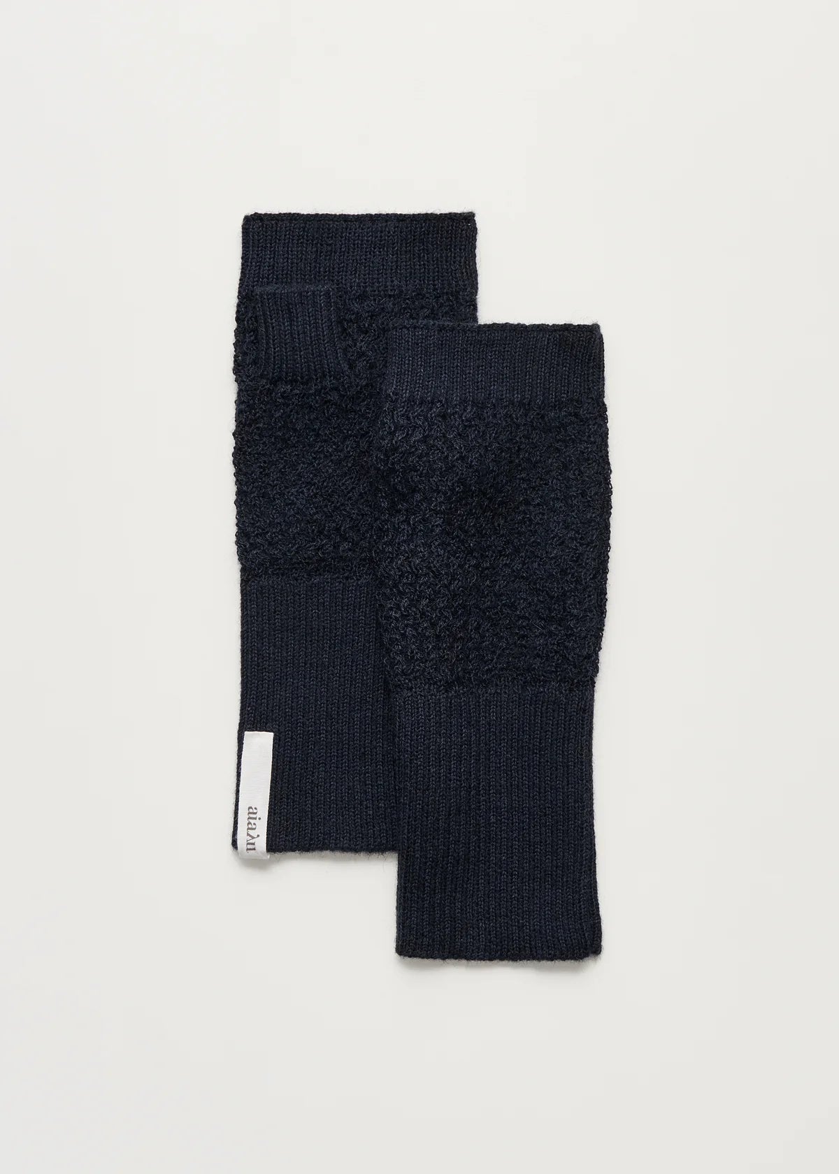 Aiayu Sandy Mittens - Pure Ilama | Black Navy | Fingerløse vanter i lamauld