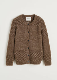 Aiayu Sierra Cardigan – llama wool | Pure Brownie | Håndstrikket i Lama Uld