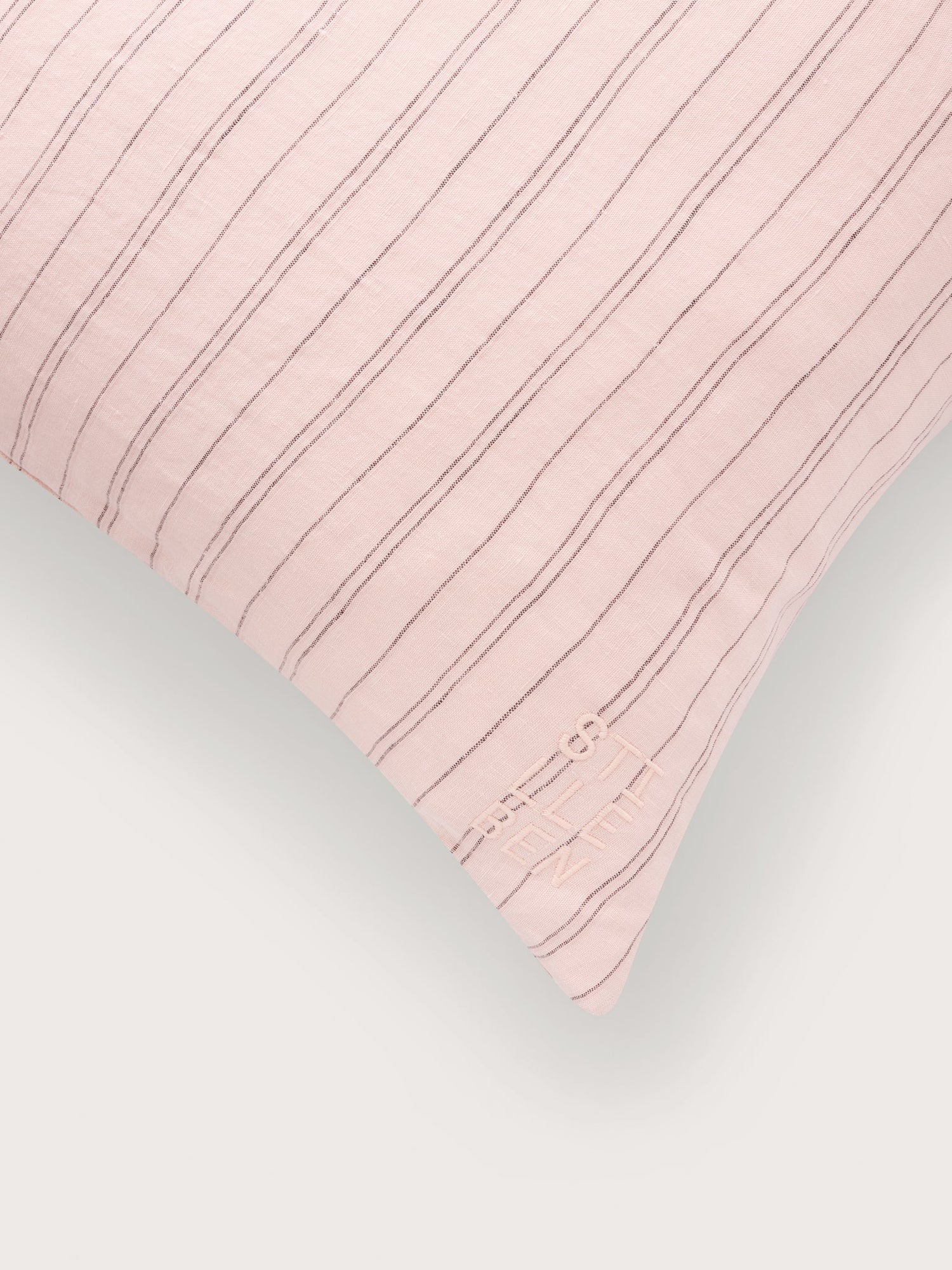 Stilleben Cushion Cover | Striped Rose | 50 x 50 cm.