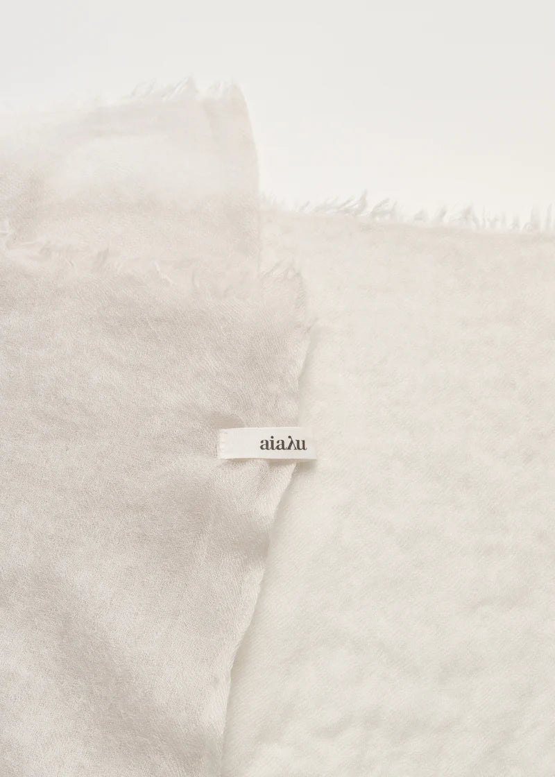 Aiayu Poon Scarf | Salt | Cashmere Tørklæde 125 x 175 cm. |
