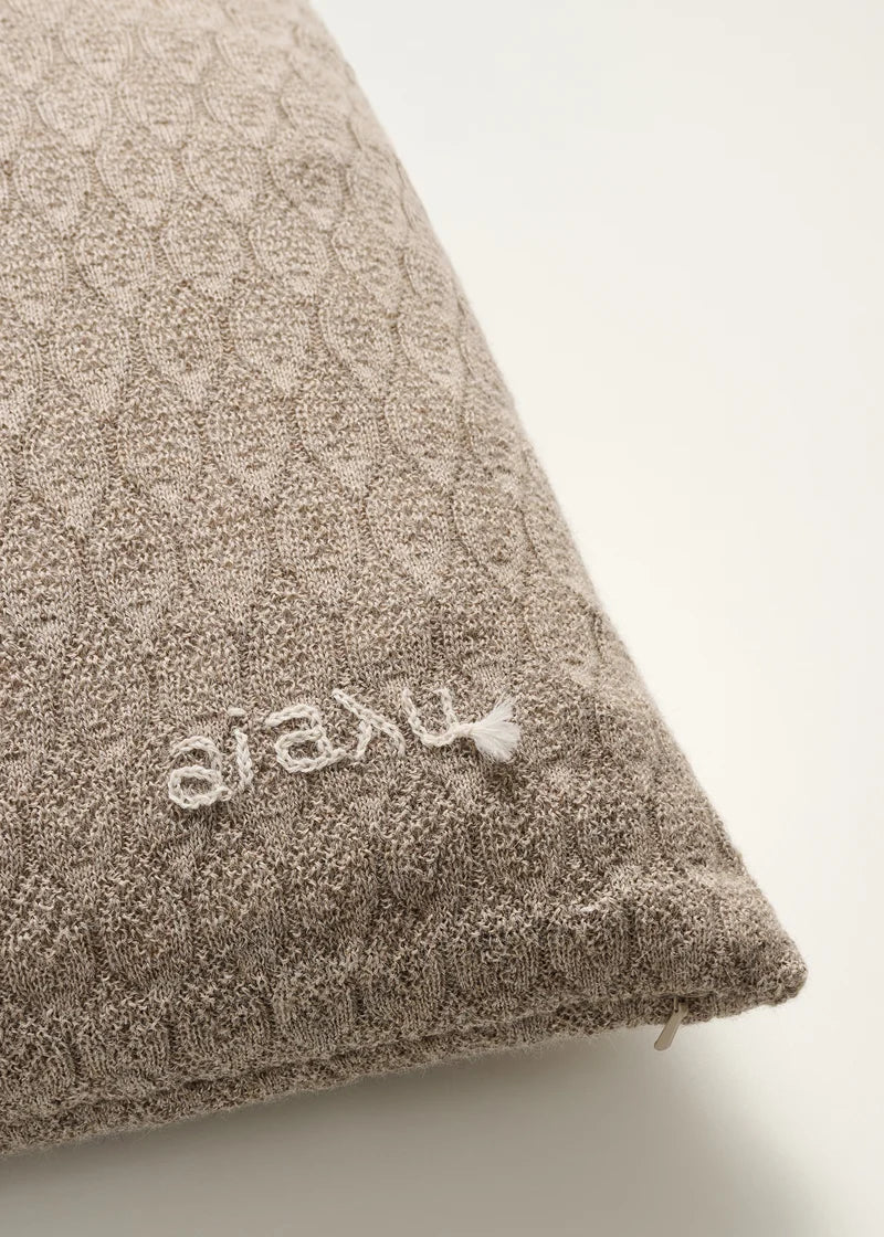Aiayu Raul Classic Pillow | Pure Nougat | Lama Uld 50 x 50 cm.