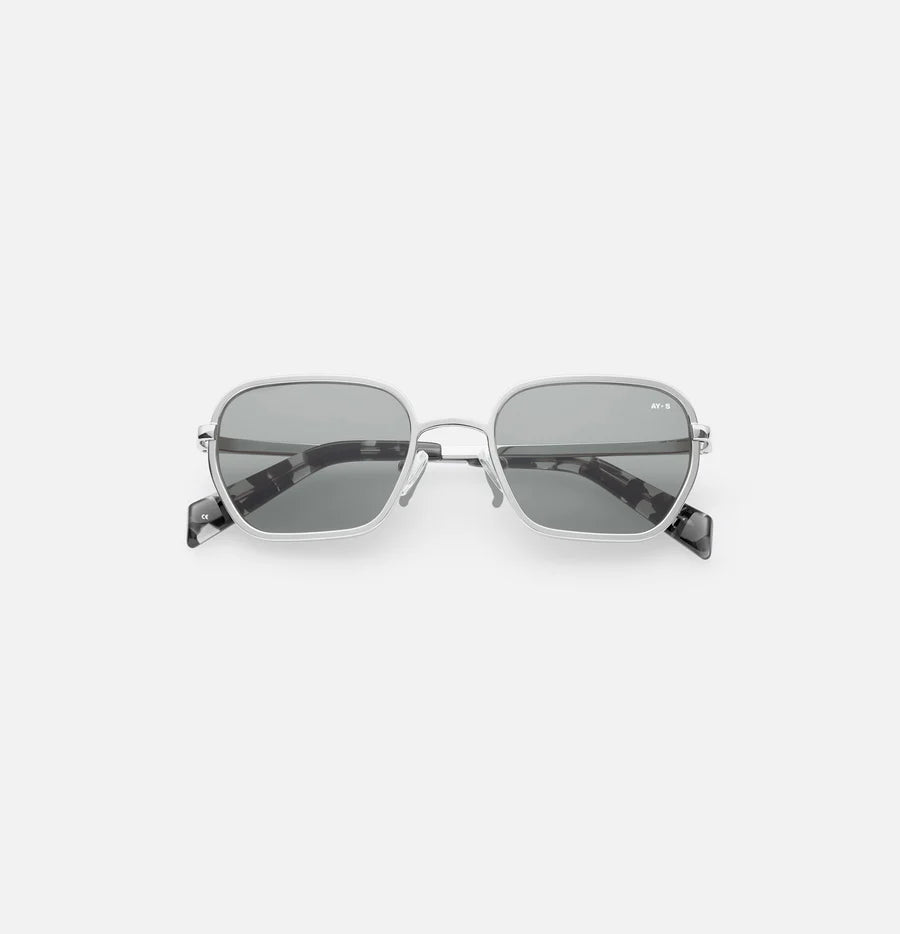 Ay Studios Decent solbrille | Shiny Silver | UNISEX