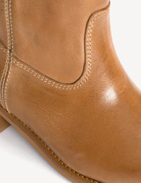 Dico Copenhagen Ann Gaucho Boot | Escovado Leather Dark Tan