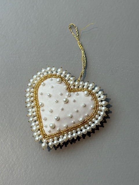 Nynne Rosenvinge Christmas Ornament | Julehjerte med perler | Ecru
