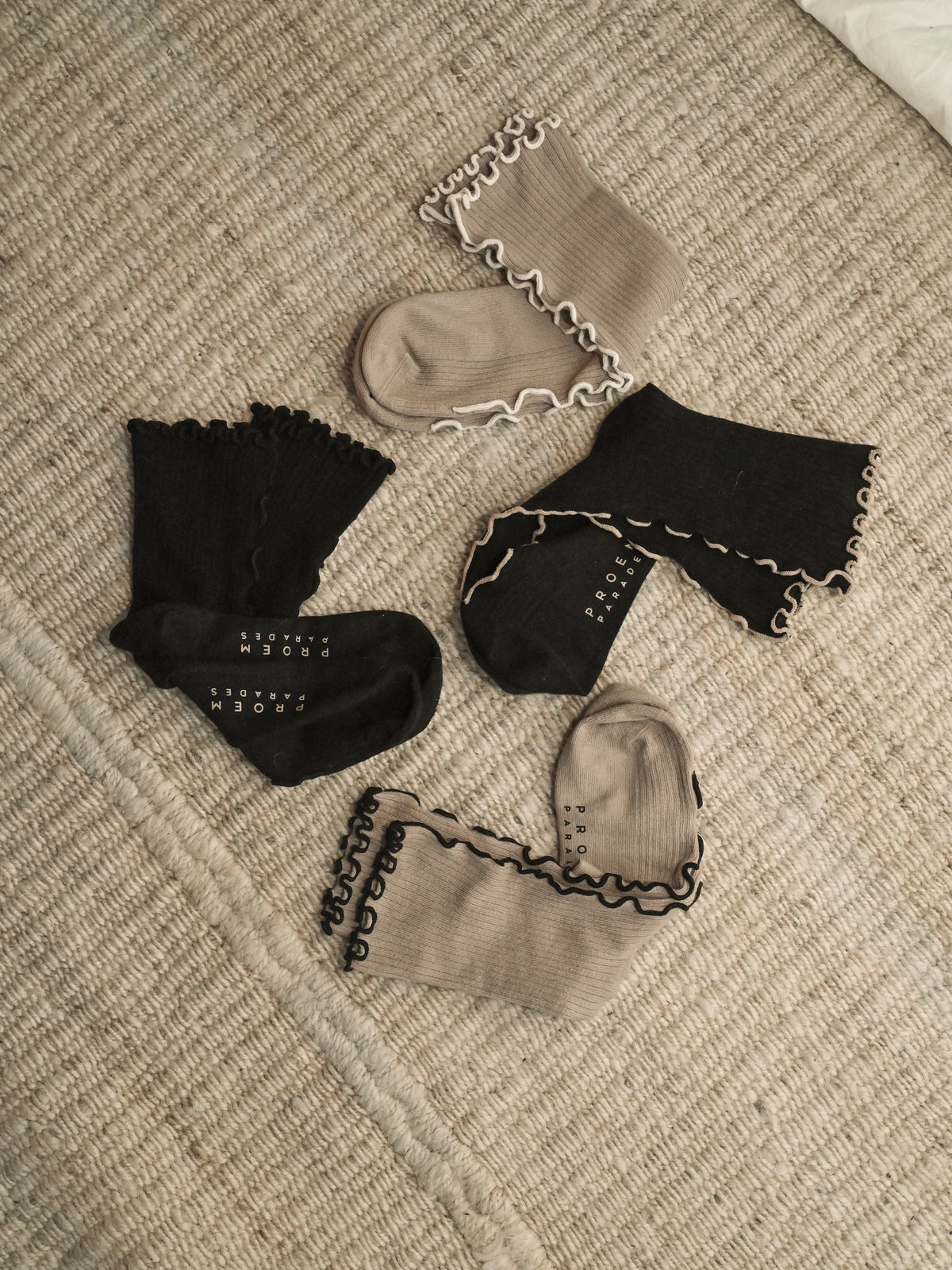 Proem Parades | Kusama Socks rib w/frills 2-pack | Black