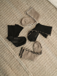 Proem Parades | Kusama Socks rib w/frills 2-pack | Black